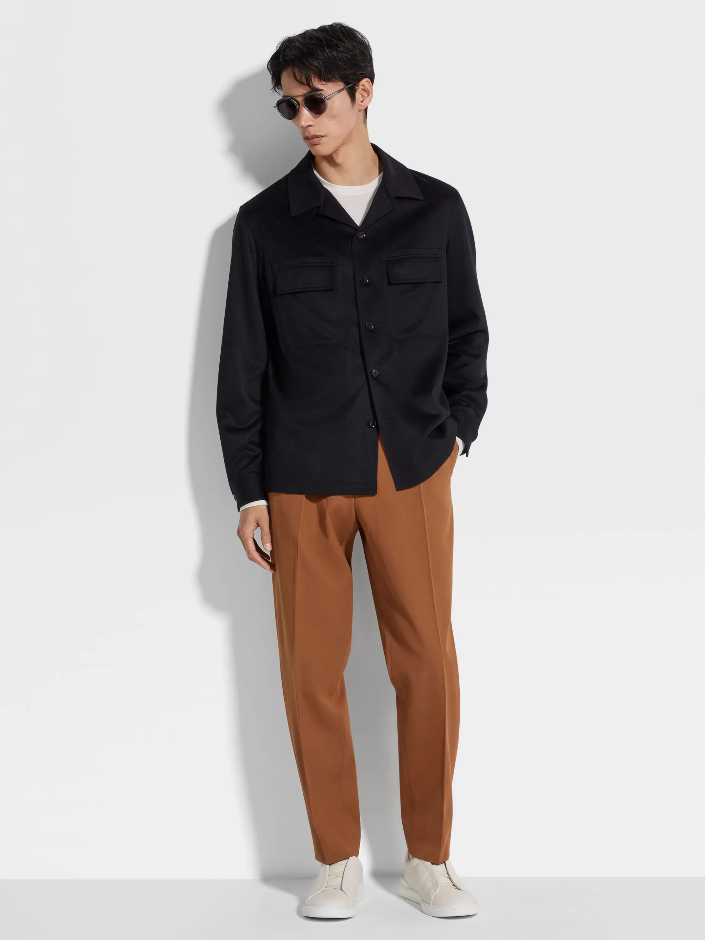 Outlet Alba Hemdjacke aus Oasi Cashmere in Schwarz Overshirts Und Chore-jacken