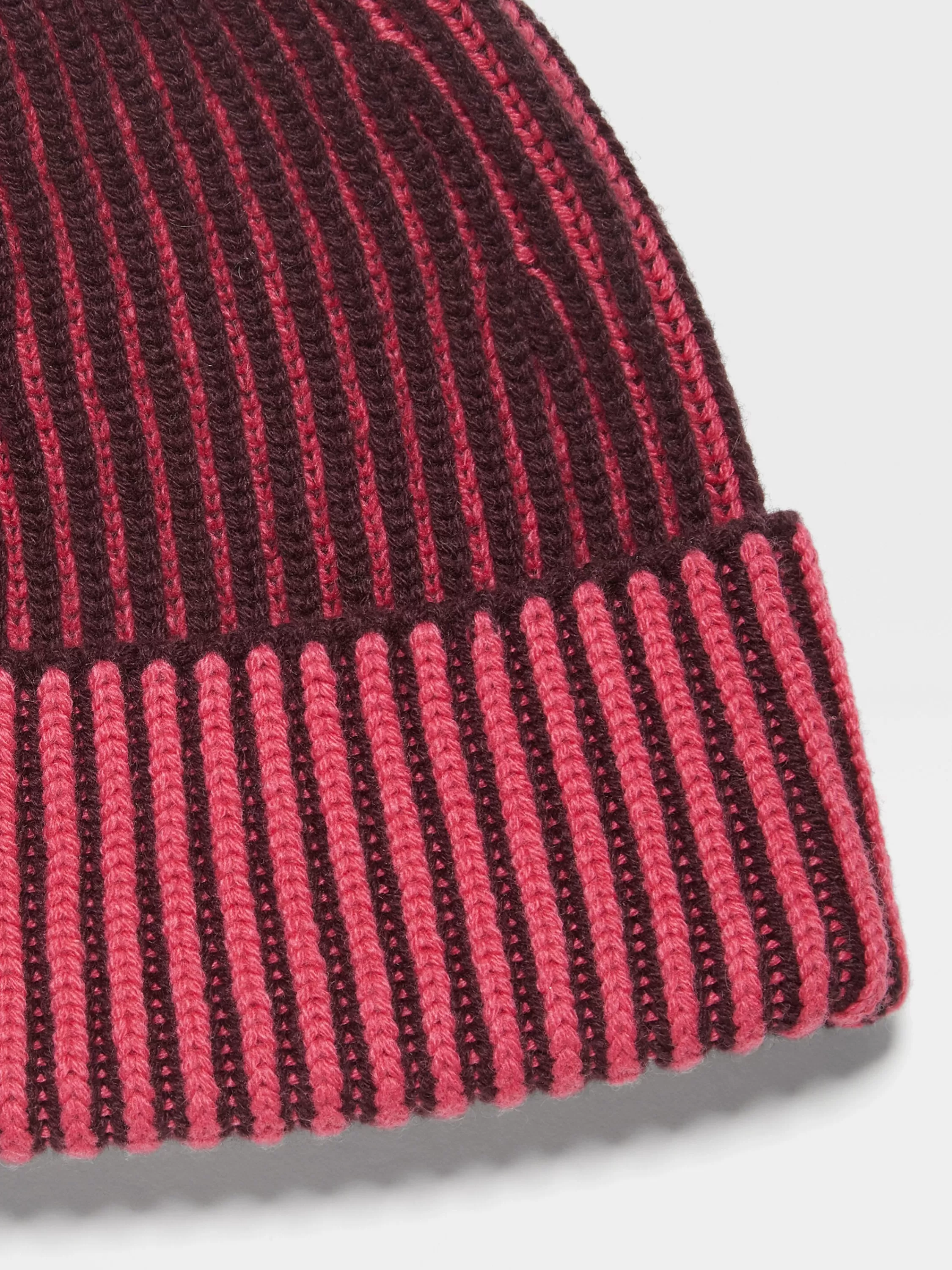 Hot Beanie aus Oasi Cashmere in Fuchsia und Dunkellila Handschuhe, Schals Und Hüte