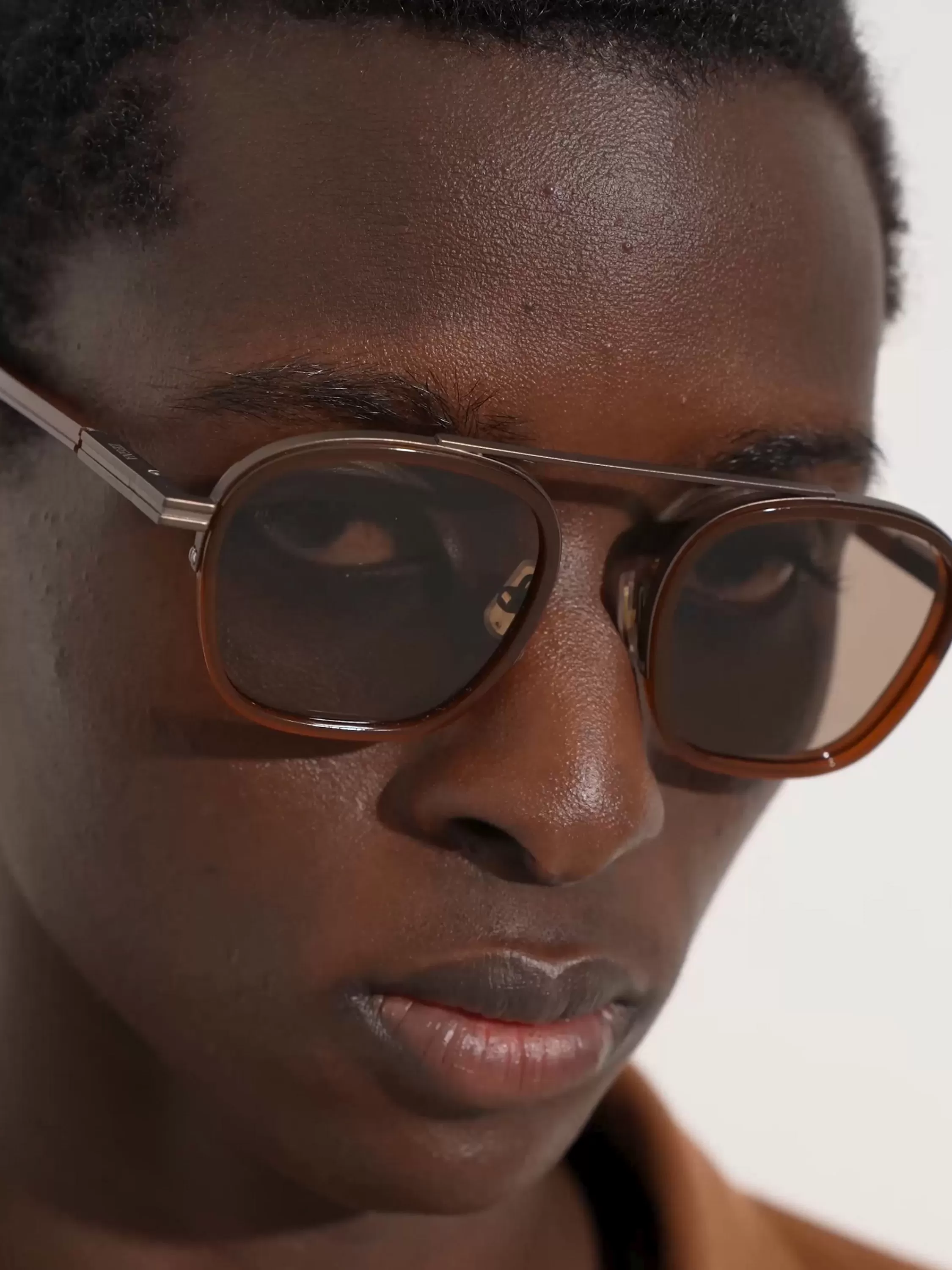 Clearance Orizzonte I Sonnenbrille aus Acetat und Metall in dunklem Foliage Sonnenbrillen