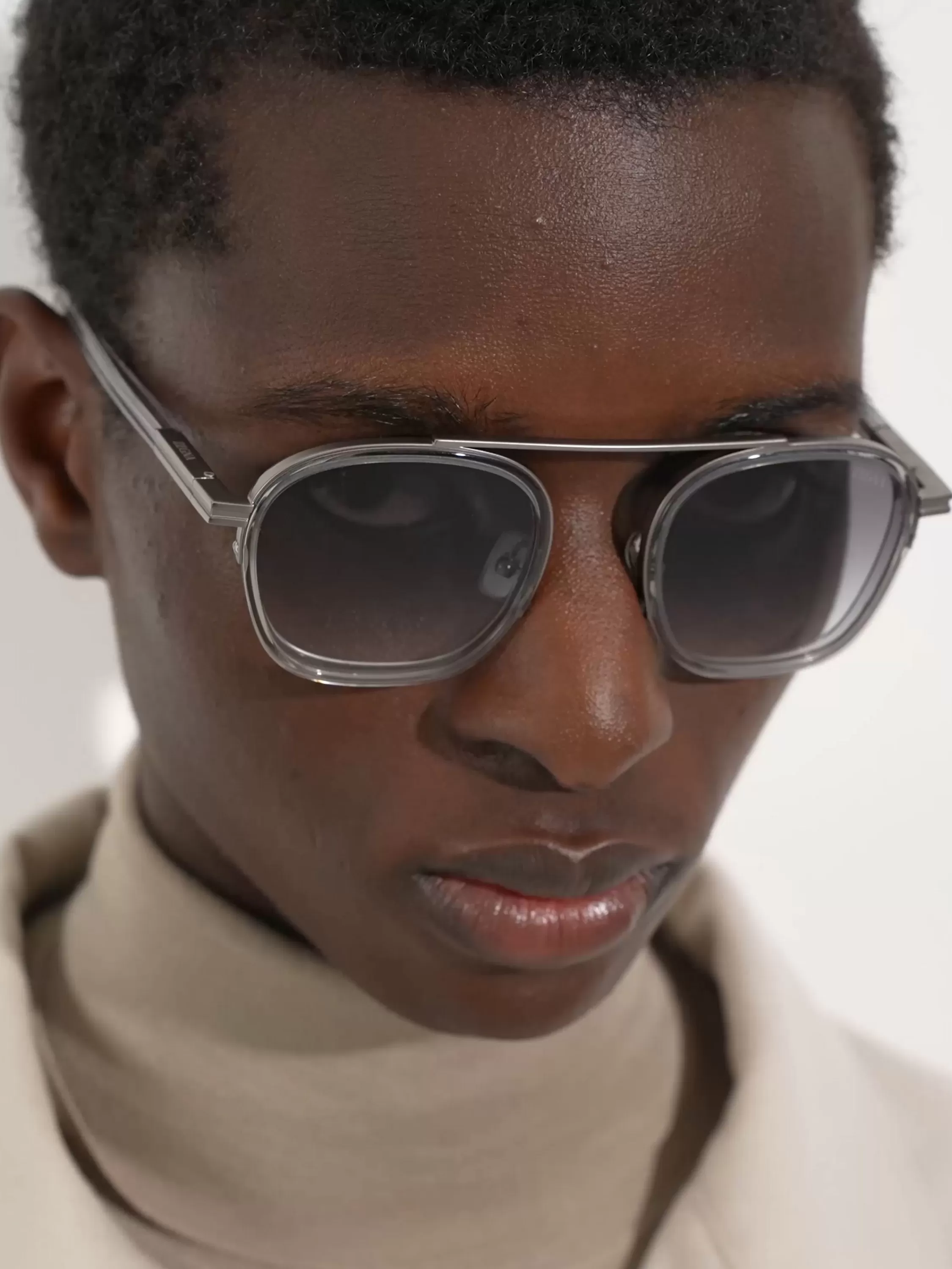 Best Orizzonte I Sonnenbrille aus transparentem, hellgrauem Acetat und Metall Sonnenbrillen