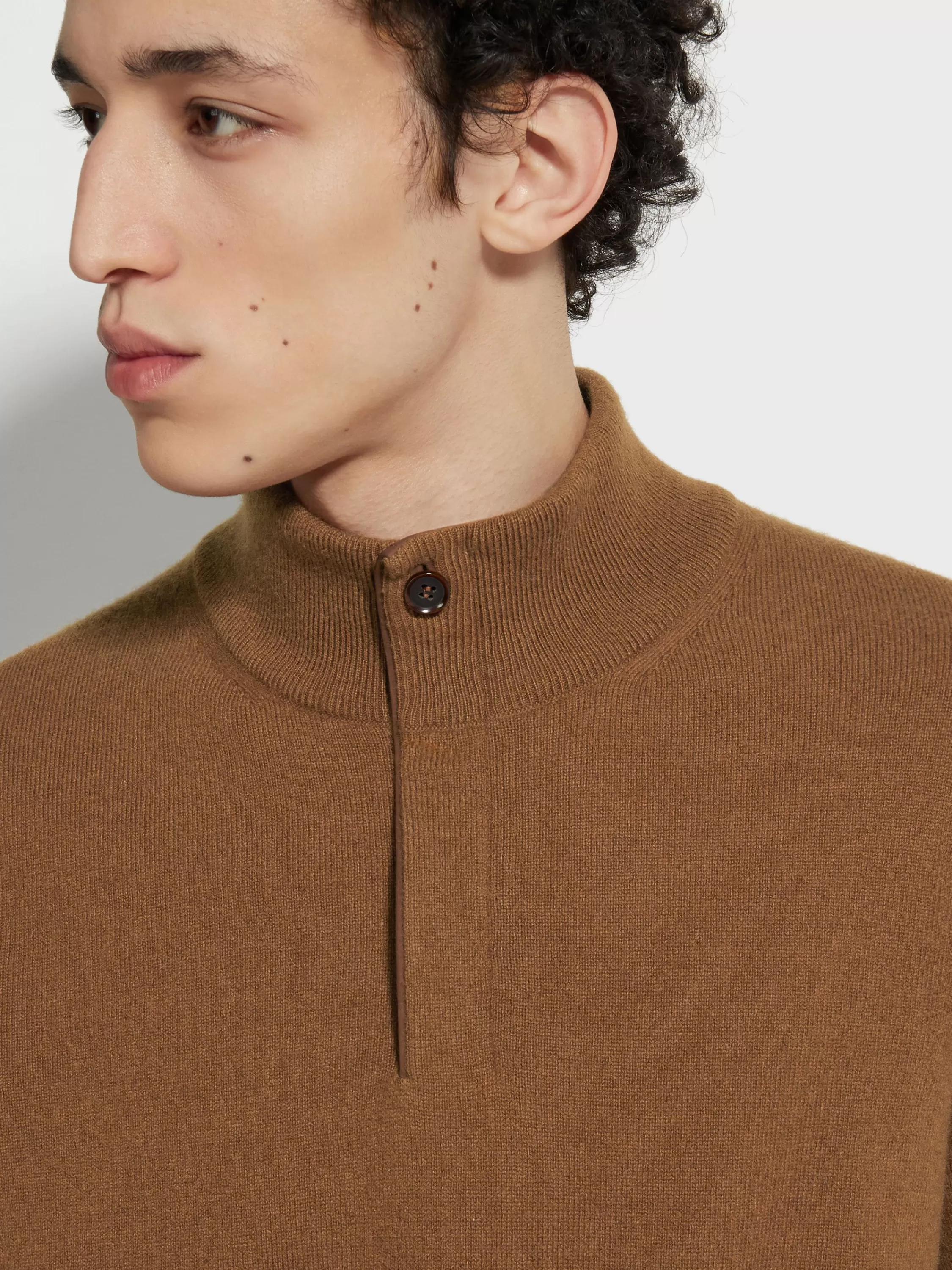 Shop Pullover aus Oasi Cashmere mit Stehkragen und Reißverschluss in meliertem, dunklem Foliage Strickwaren