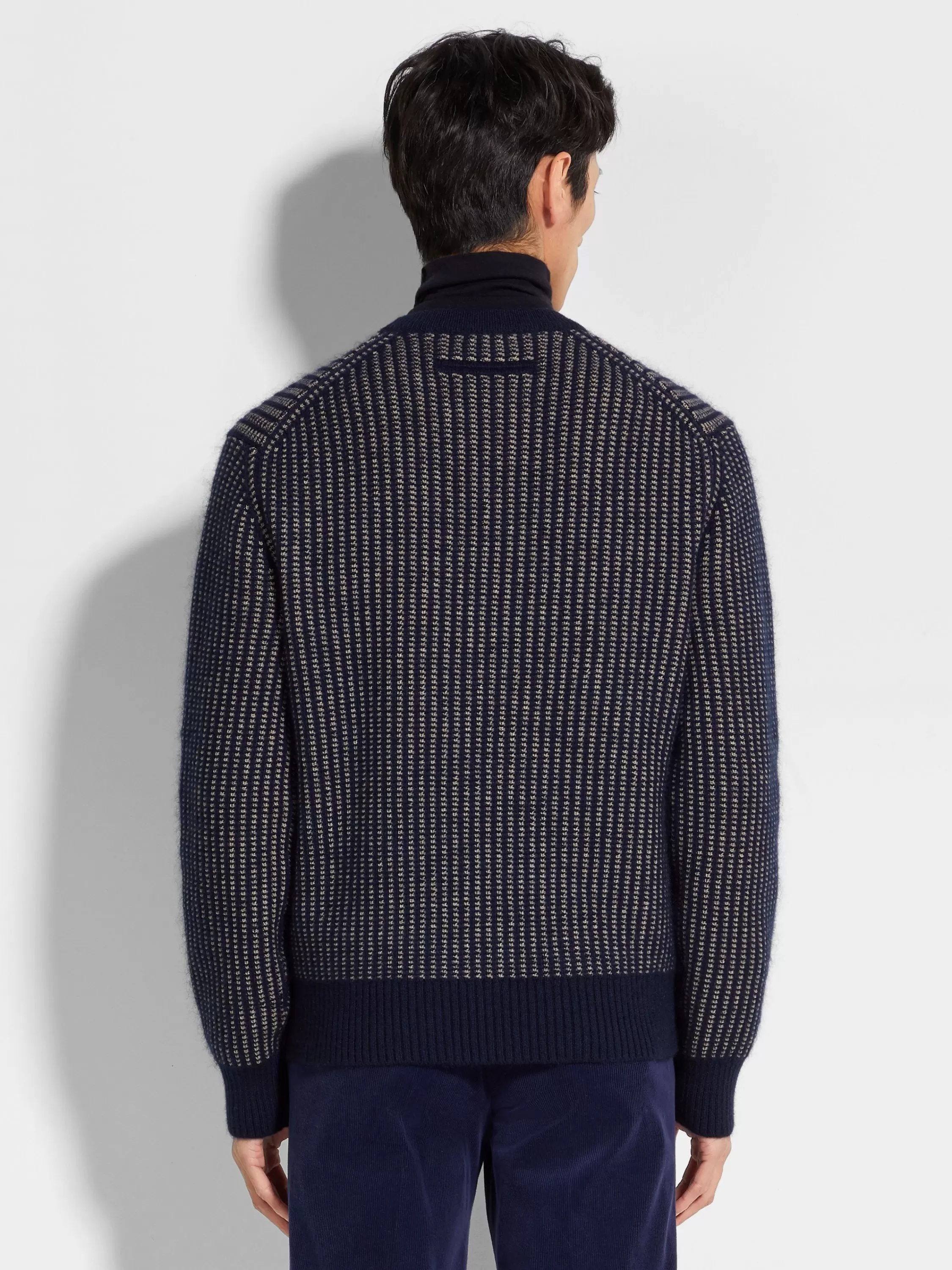 Best Sale Rundhalspullover aus Kaschmir, Mohair und Seide in Tintenblau und hellem Taupe Strickwaren