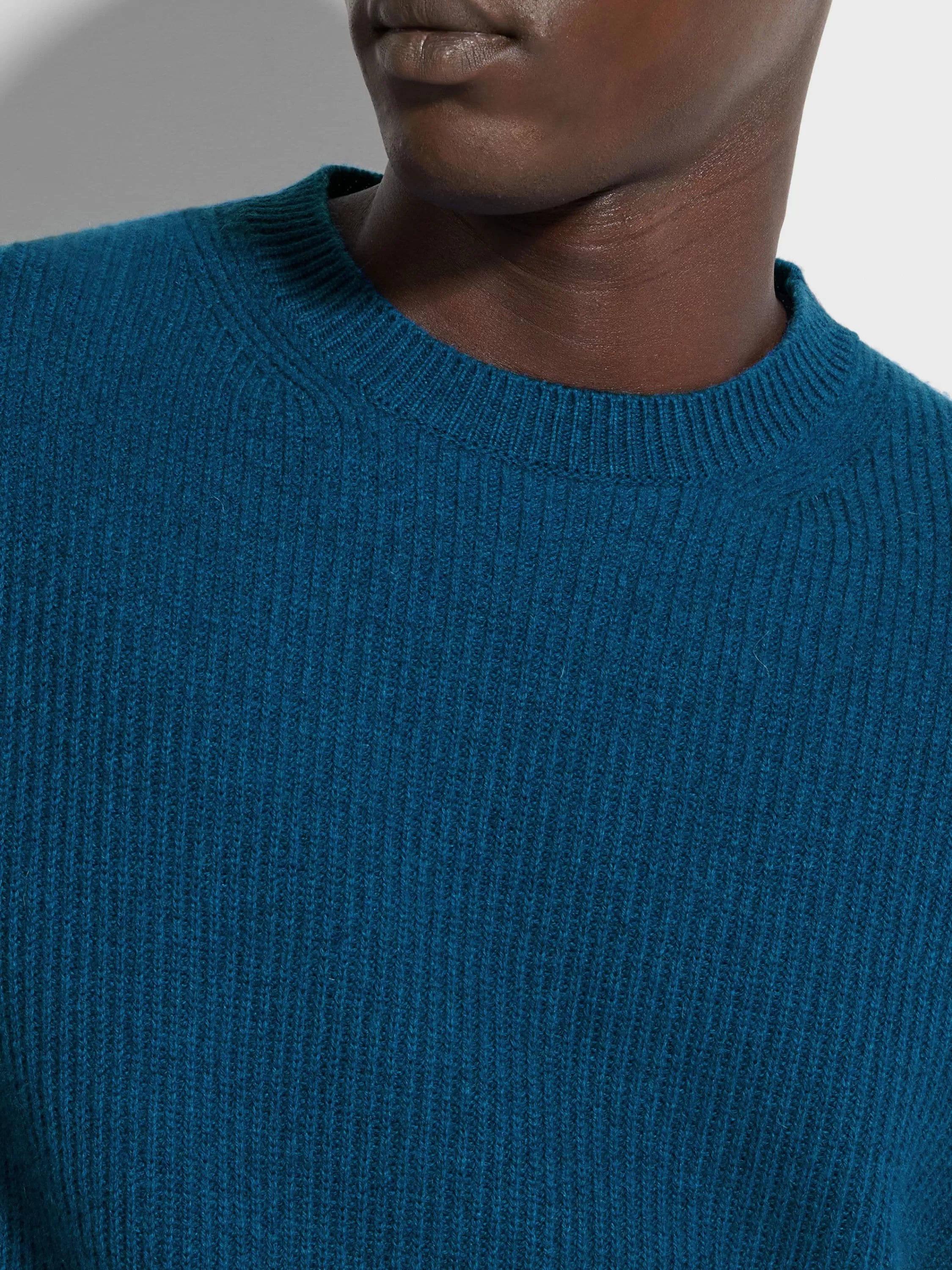 Outlet Rundhalspullover aus Oasi Cashmere in leuchtendem Aquamarin Strickwaren