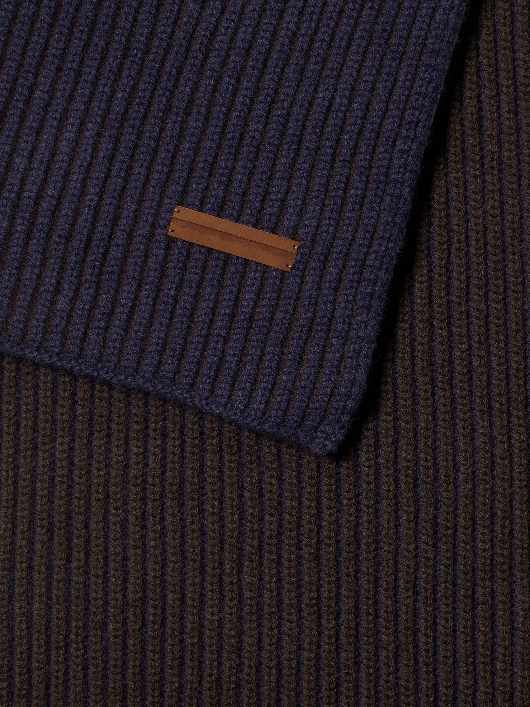 Store Schal aus Oasi Cashmere in Tintenblau und Dunkelbraun Handschuhe, Schals Und Hüte