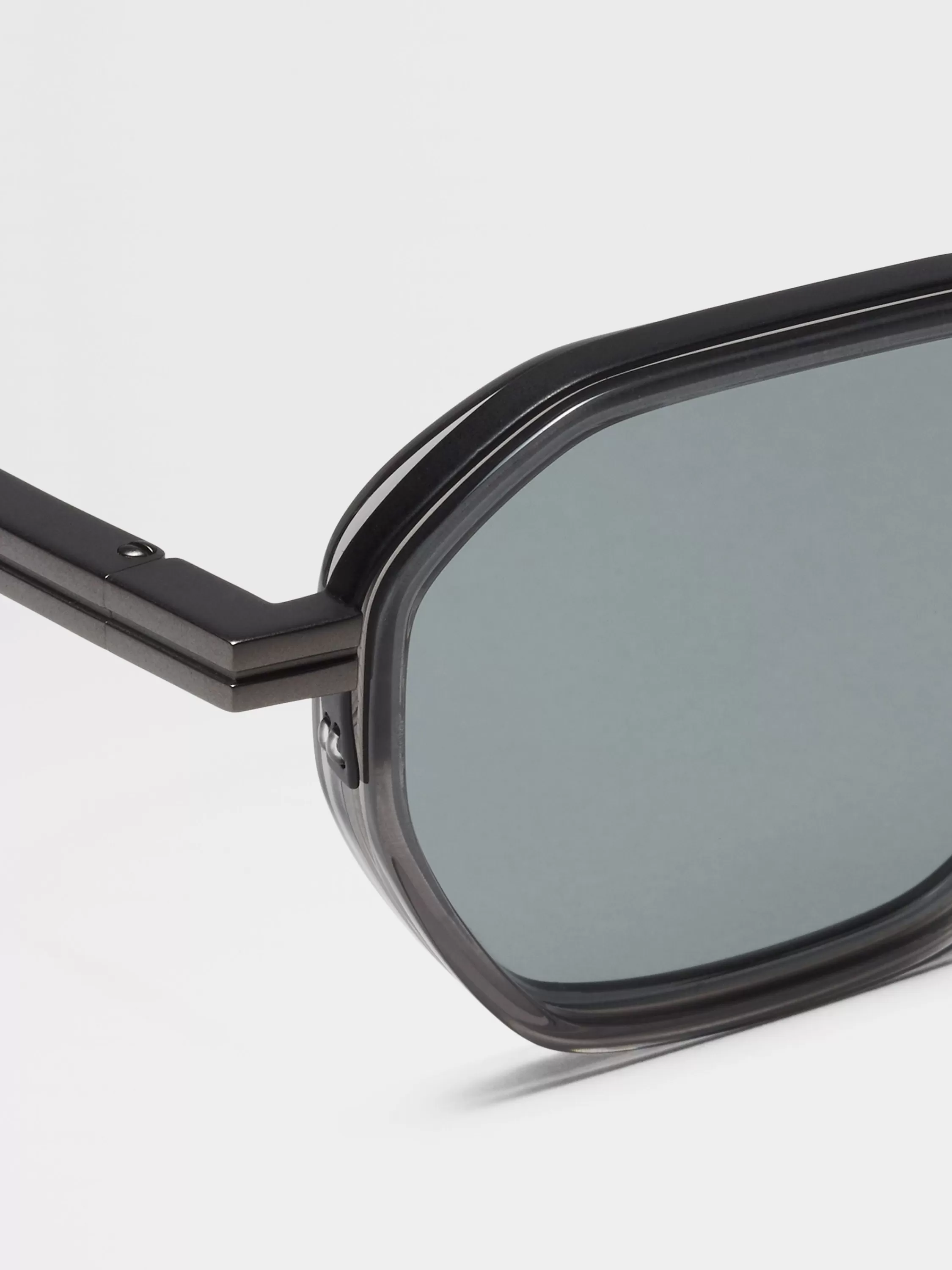 Fashion Sonnenbrille aus Acetat und Metall in transparentem Grau Sonnenbrillen