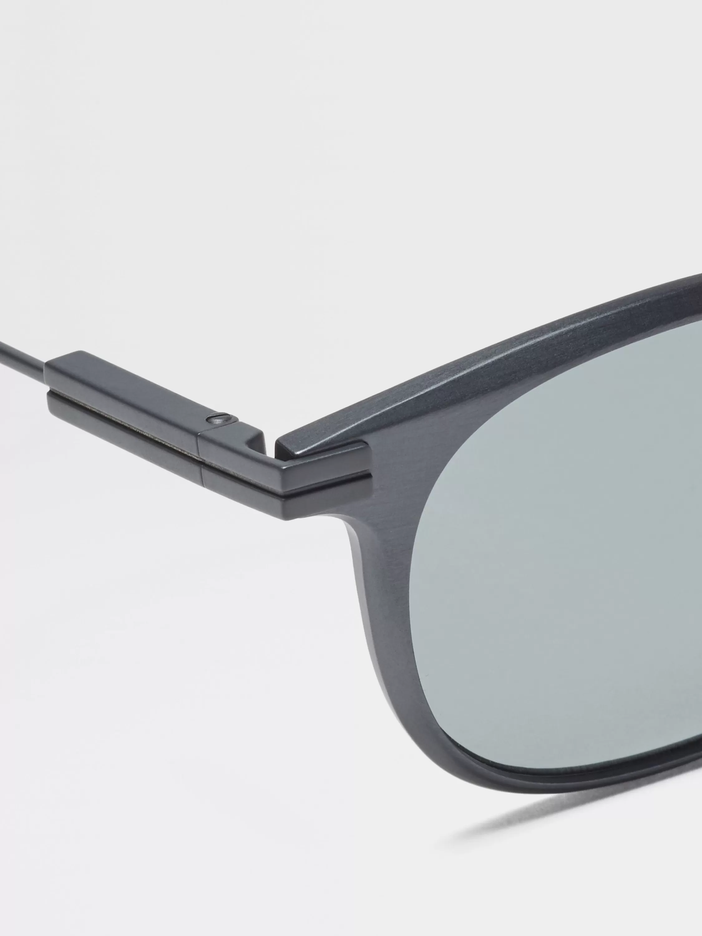 Flash Sale Sonnenbrille aus Aluminium in dunklem Silber Sonnenbrillen